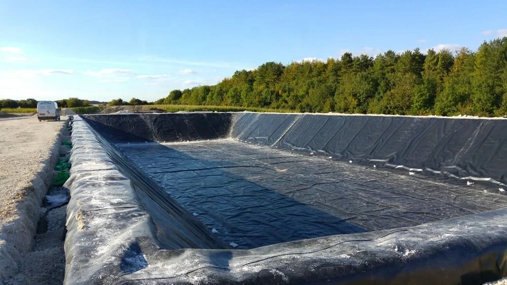 Geomembrana de HDPE resistente a la corrosión y respetuosa con el medio ambiente